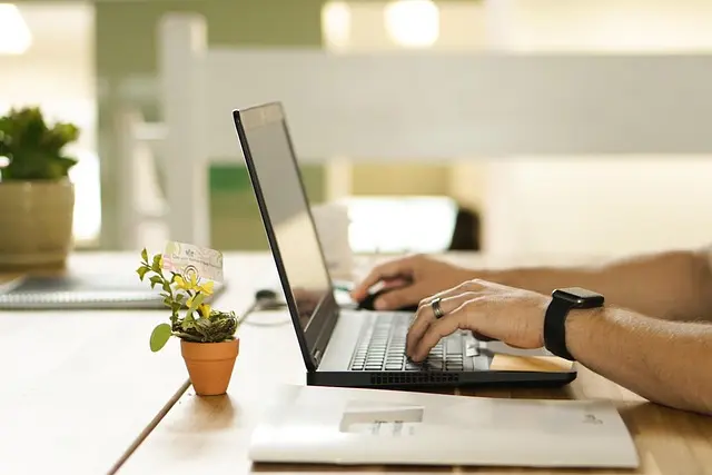 How to Embrace a Minimalist Mobile Lifestyle Effectively