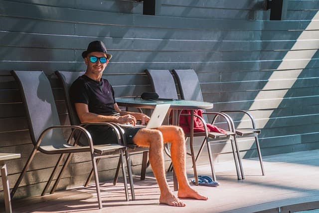 How to Maintain Your Mobile Lifestyle During Travel